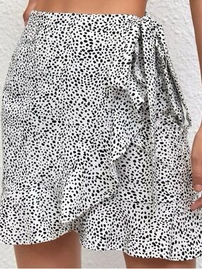 Dotted mini skirt